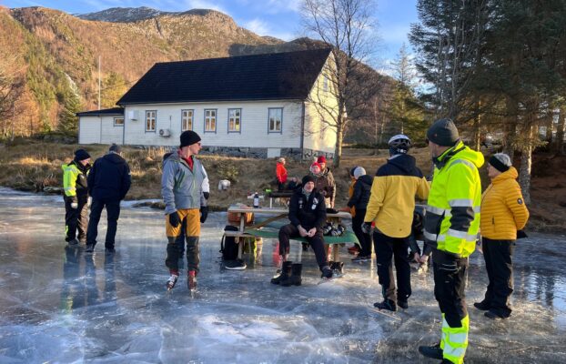 Ny kaffitraktar og utedag på isen
